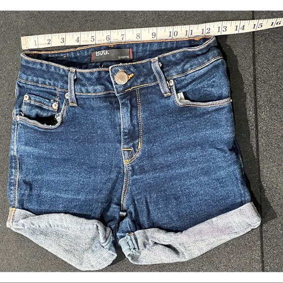 BDG Shortie Short - Picture 2 of 7